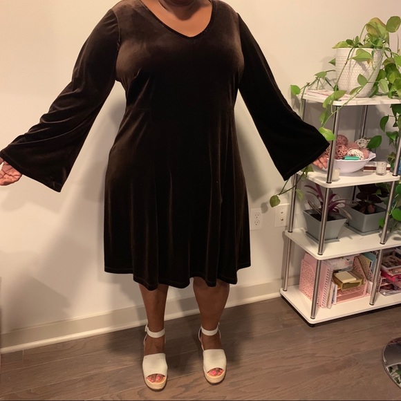 danillo boutique Dresses & Skirts - Brown velvet dress